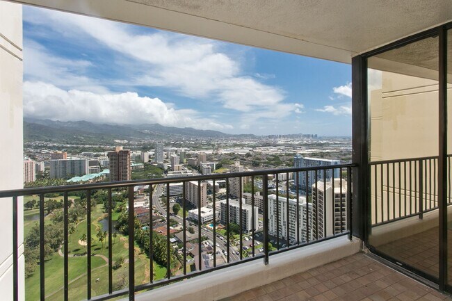 Foto del edificio - PENTHOUSE 2 Bed, 2 Bath, 2 Parking
