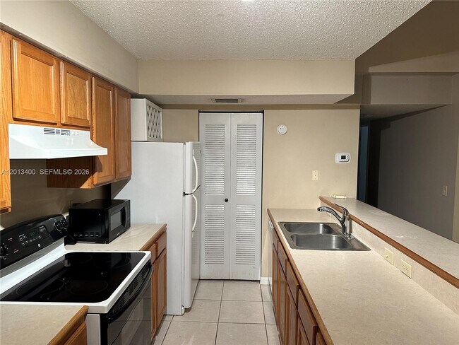 Building Photo - 9905 Westwood Dr