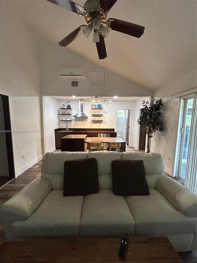 Foto principal - 1531 NE 35th St