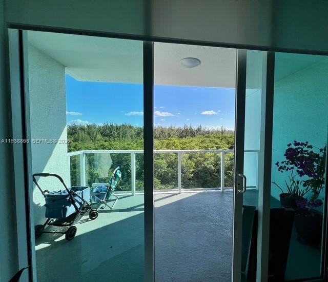 Foto del edificio - 14951 Royal Oaks Ln