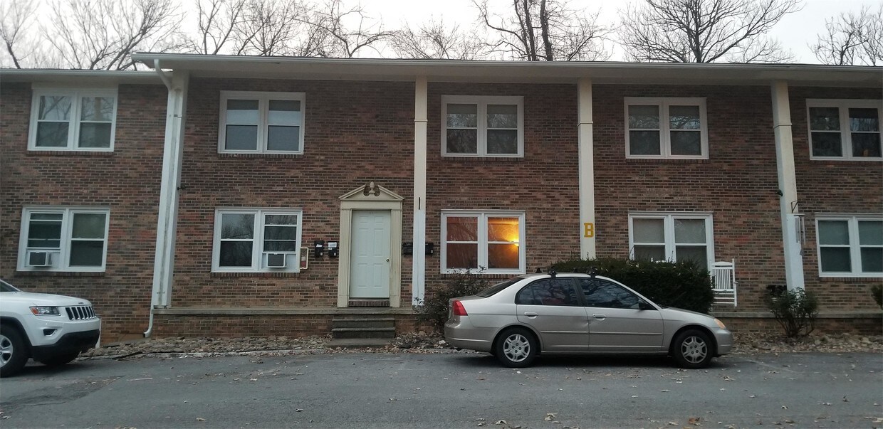 Primary Photo - 111 Terrace Ct