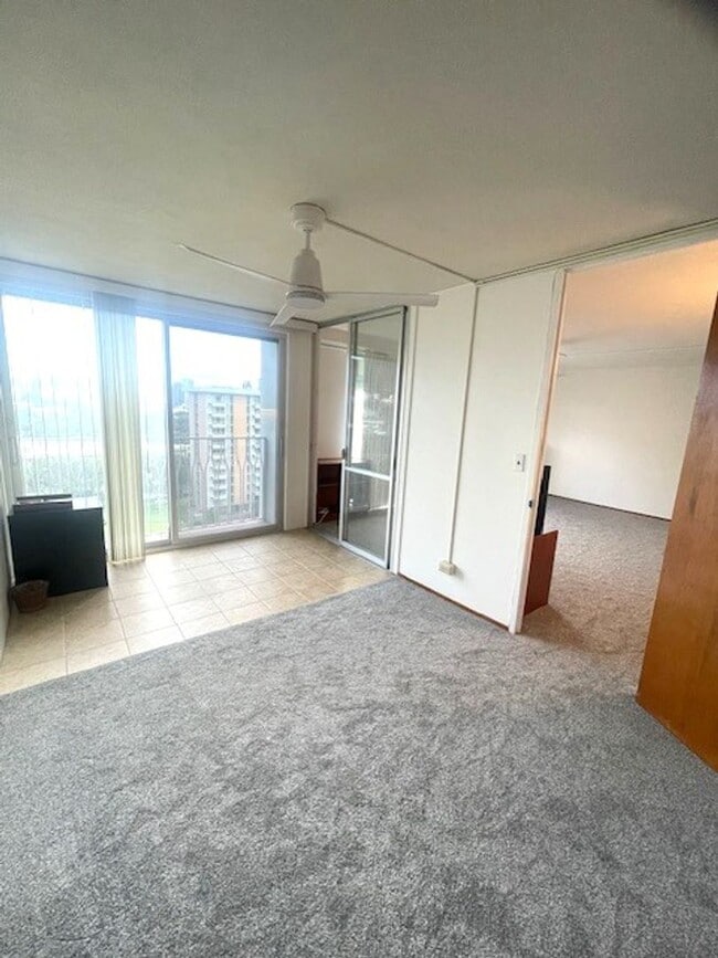 Foto del edificio - Beautiful 1 Bedroom / 1 Bath at Queen Emma Gardens