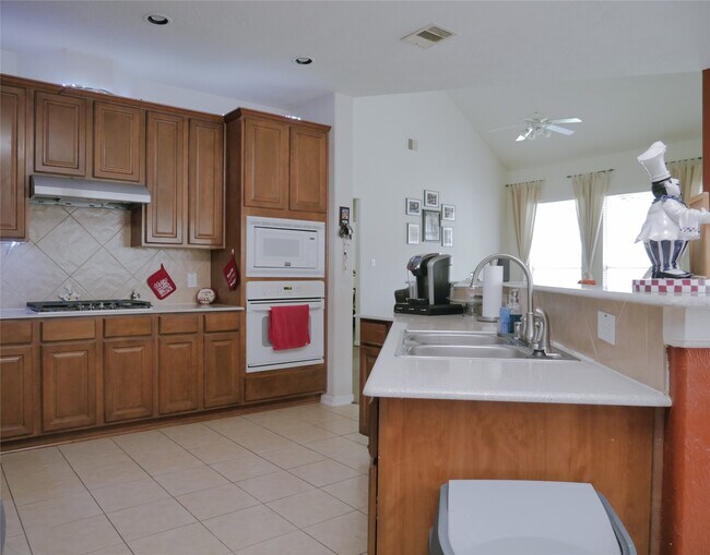 Foto del edificio - 17619 Emerald Garden Ln