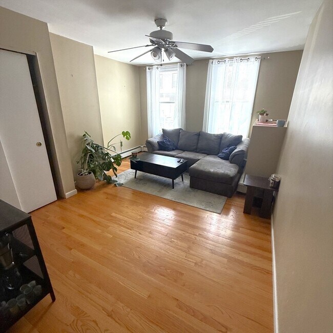 Foto del edificio - 518 E 3rd St