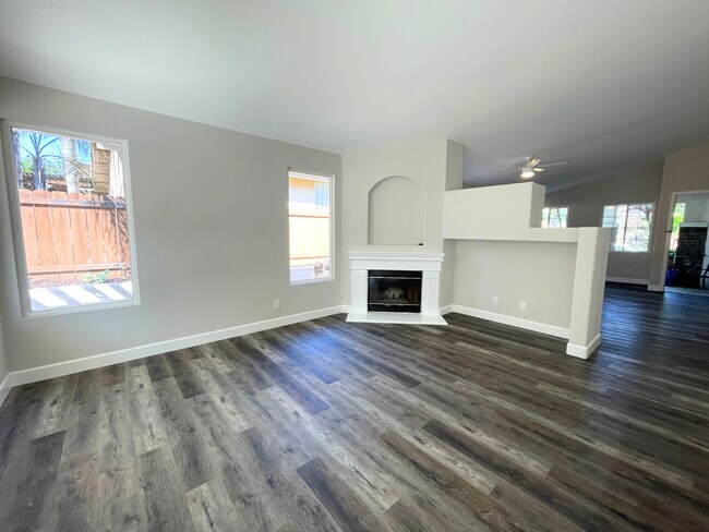 Foto del edificio - 1249 Bernardo Ave