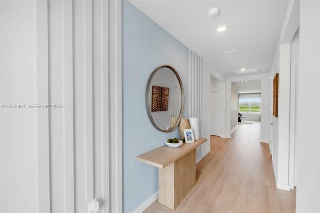 Building Photo - 9082 Venetian Sq