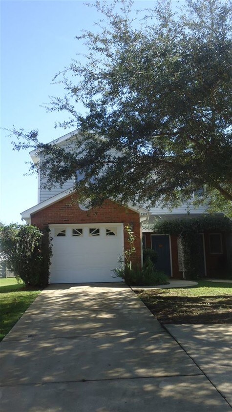 Foto principal - 2153 Delta Way