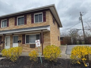 Building Photo - 1600 Lee Terrace Dr