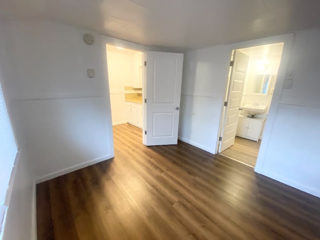 Foto del edificio - 9762 N River Rd