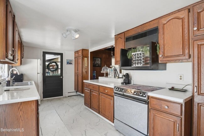 Building Photo - 9 Lincoln St