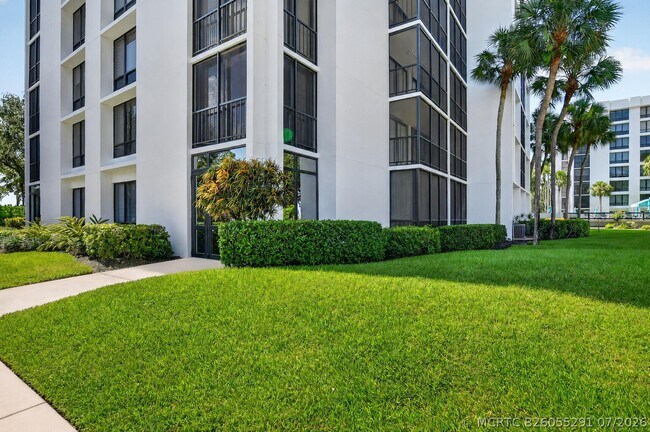 Foto del edificio - 7847 Lakeside Blvd