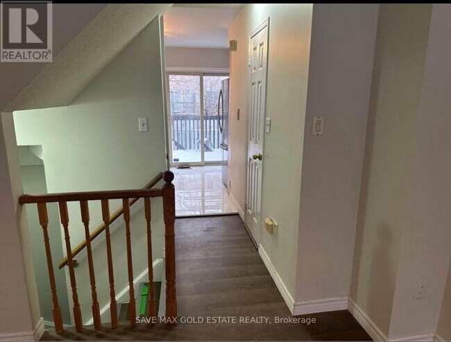 Photo du bâtiment - 75-75 Strathaven Dr