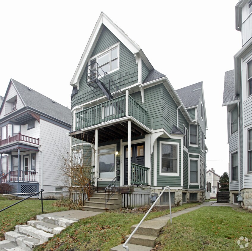 Fachada exterior - 1655 N Van Buren St 6 unit