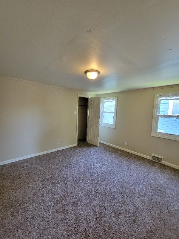 Building Photo - 1303 Linwood Ave
