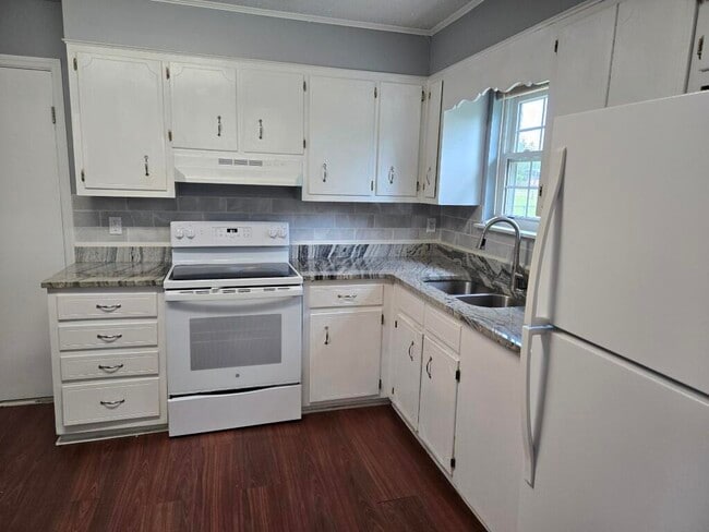 Building Photo - 2600 Carrington Dr
