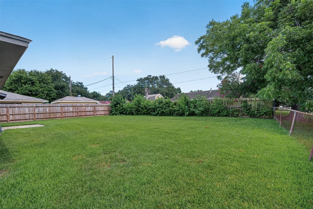 Foto del edificio - 3602 Cedarcrest Dr