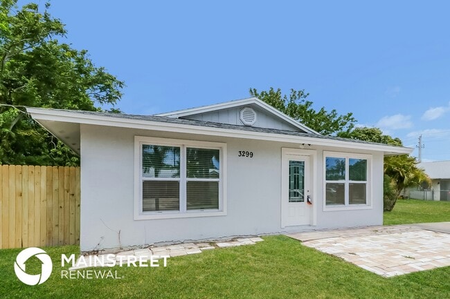 Building Photo - 3299 SE Garden St