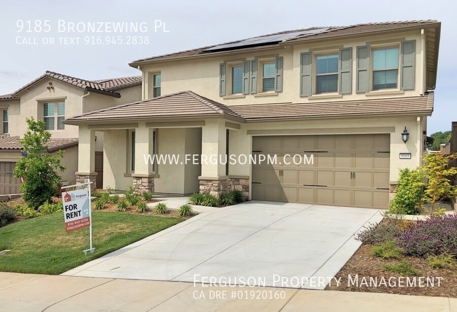 Primary Photo - Super Clean Four Bedroom Solar Home in El ...