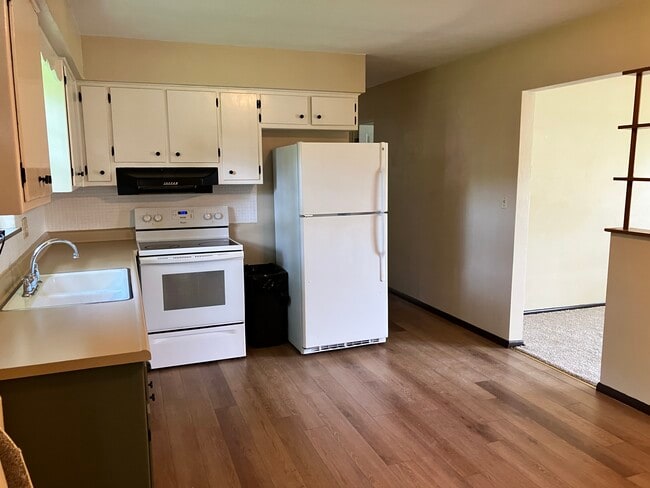 Building Photo - 106 Village Dr