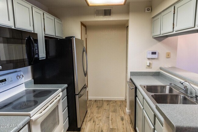 Building Photo - 4901 S Calle Los Cerros Dr