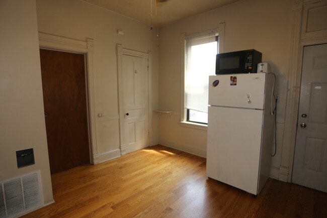 Building Photo - 1113 W Patterson Ave
