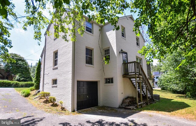 Building Photo - 6123 Wynnwood Rd