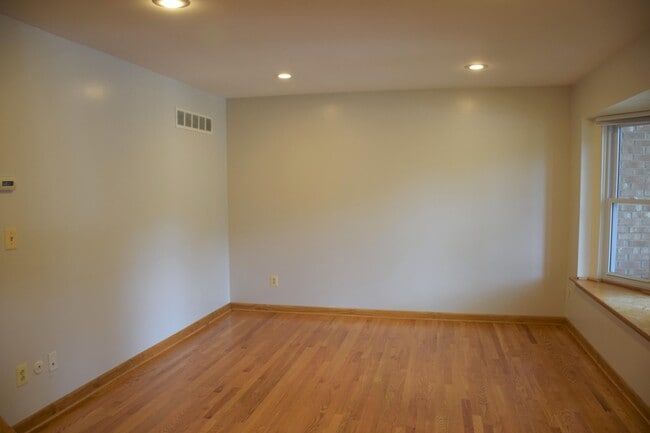 Building Photo - 3393 Burbank Dr