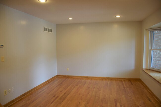Foto del edificio - 3393 Burbank Dr