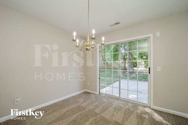Foto del edificio - 821 Blazingwood Dr