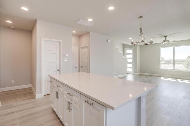 Building Photo - Beautiful Townhome in Gated Community