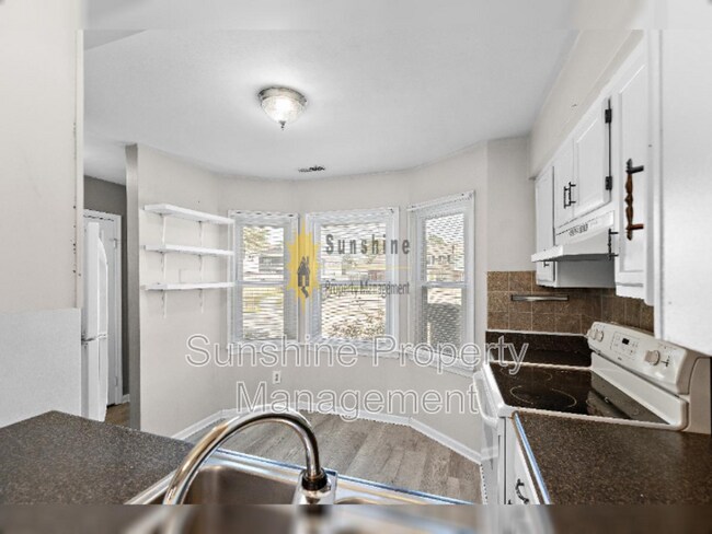 Foto del edificio - 5121 Radcliff Cir