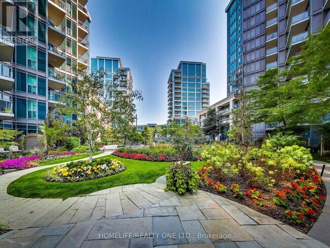 Photo du bâtiment - 2119 Lake Shore Blvd W