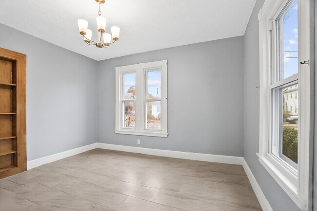 Building Photo - 587 3rd Ave