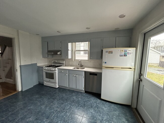 Kitchen - 83 Congreve St