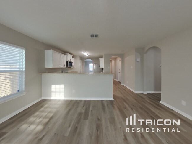Building Photo - 6758 Sabinal