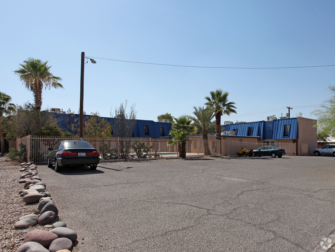 Building Photo - Crossroads Apartments