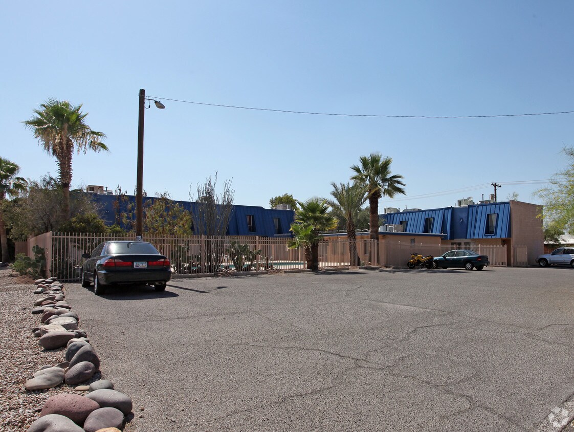 Foto del edificio - Crossroads Apartments