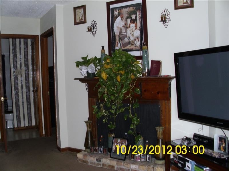 Building Photo - Newly Renovated Large 3 Bedroom Townhouse!