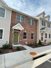 Building Photo - 2223 Deyerle Ave