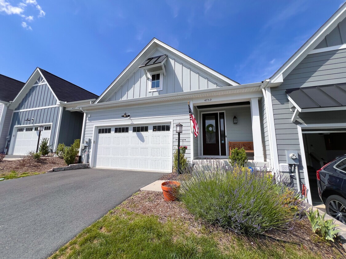 Foto principal - 4759 Loyola Way