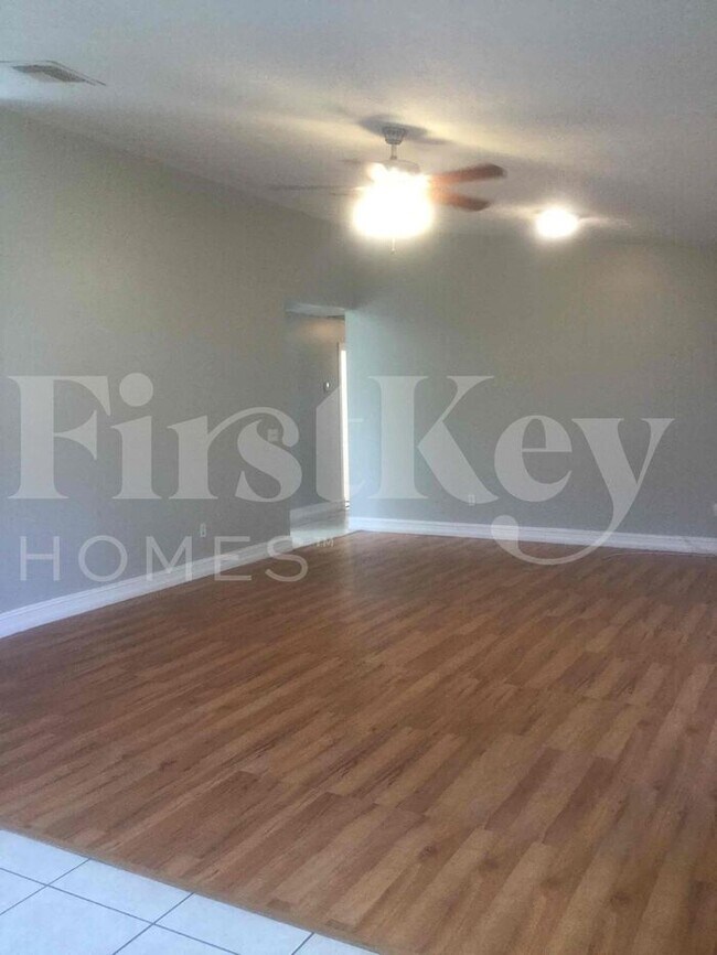 Foto del edificio - 1744 SE Berkshire Blvd
