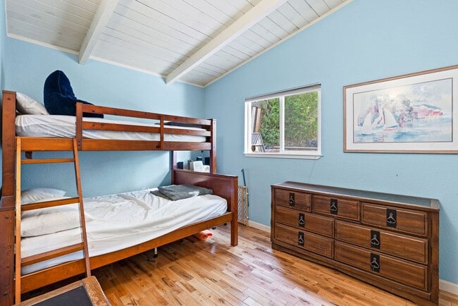 Building Photo - 2Br/2Ba Cozy Beach House with Bonus Office...