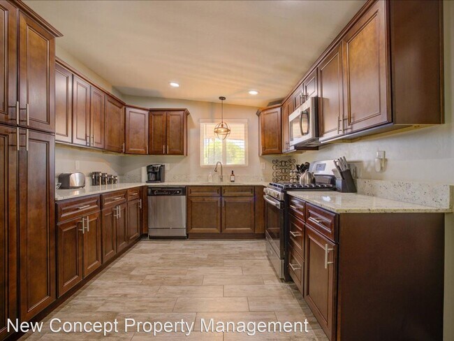 Foto del edificio - 4 br, 2 bath House - 2131 S. Calle Yucatan