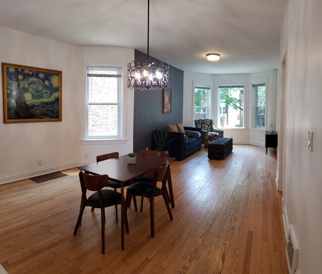 Foto del edificio - 3042 W Eastwood Ave