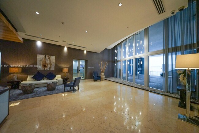 Foto del edificio - 60 SW 13th St