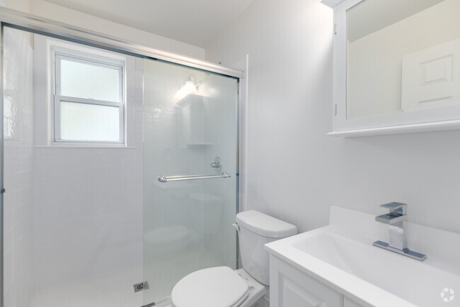 1BR, 1BA - 725SF - Bathroom - Sutton Commons