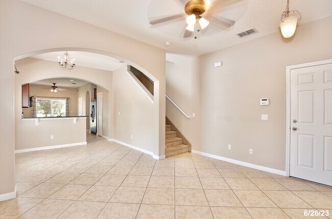 Building Photo - Spacious 4/2.5 Townhome with 1 Car Garage ...