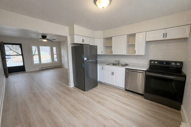 Building Photo - 11043 S Longwood Dr