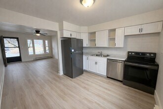 Building Photo - 11043 S Longwood Dr