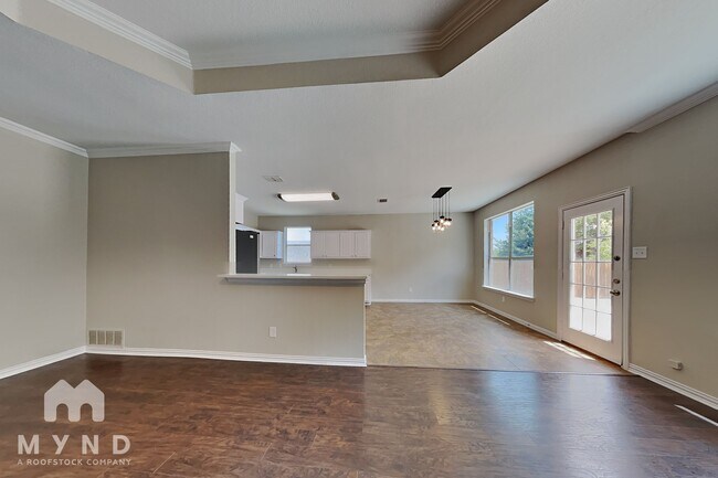 Foto del edificio - 2213 Creek Side Dr